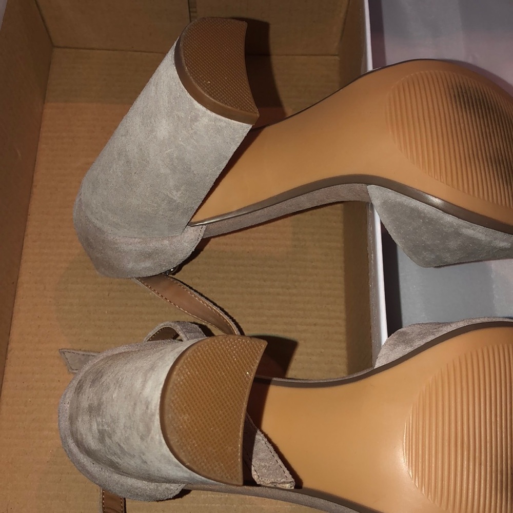 Steve Madden tan sandal. - Picture 4 of 4